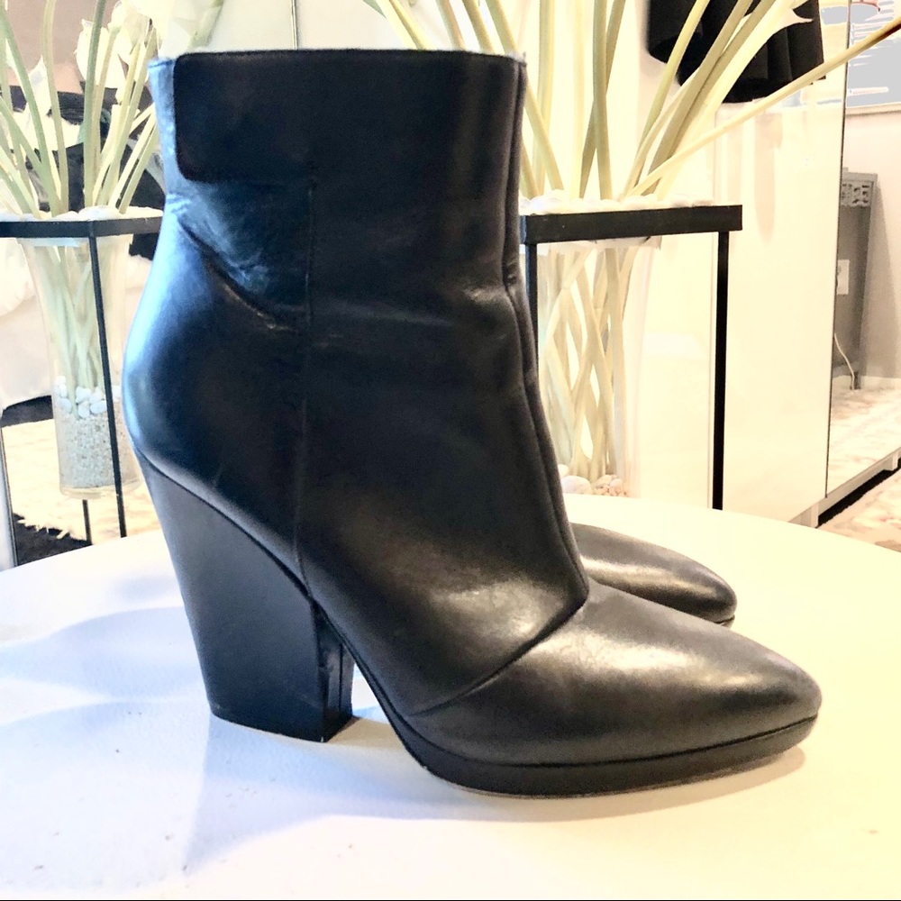 VINCE ANKLE BOOTIES
